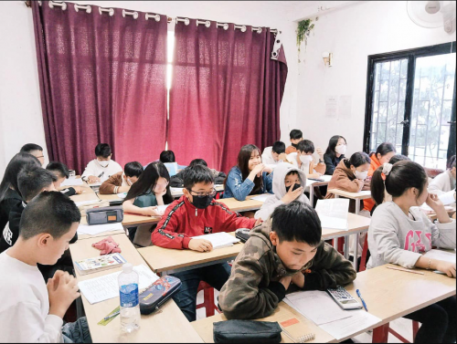 Học Sinh Trung Tâm Thăng Long